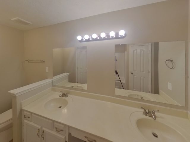 1918 Cross Creek Dr, Murfreesboro, TN 37127