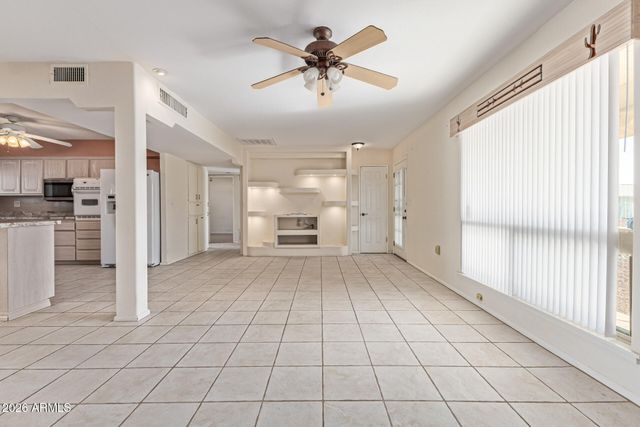 10940 W WHITE MOUNTAIN Road, Sun City, AZ 85351