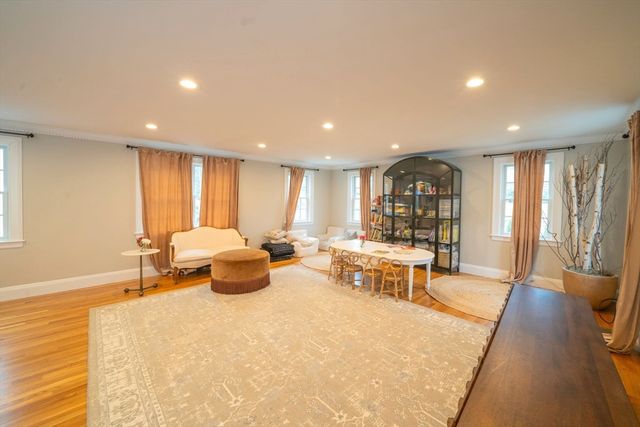 642 Centre St, Newton, MA 02458