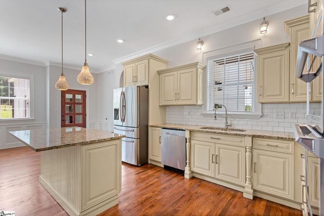 204 Crestwood Drive, Greenville, SC 29609