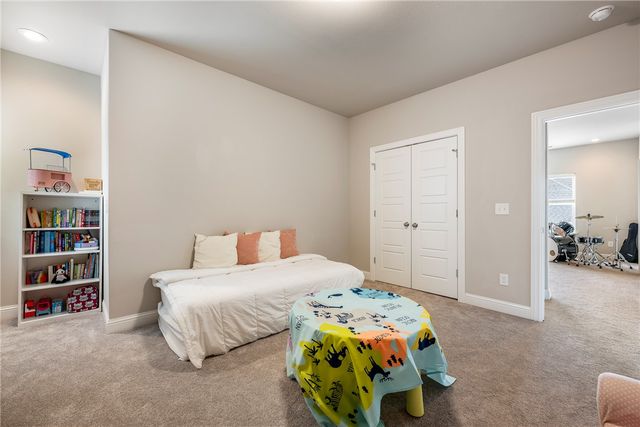 402 Birkshire Road, Cave Springs, AR 72718