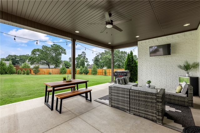 402 Birkshire Road, Cave Springs, AR 72718