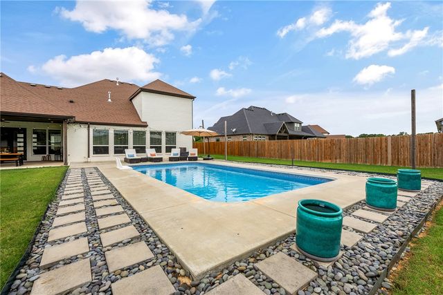 402 Birkshire Road, Cave Springs, AR 72718