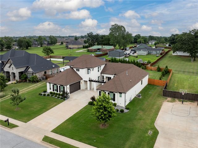402 Birkshire Road, Cave Springs, AR 72718