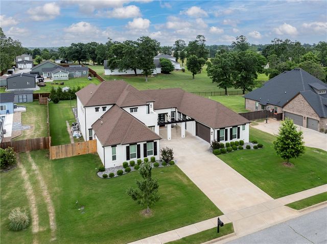 402 Birkshire Road, Cave Springs, AR 72718