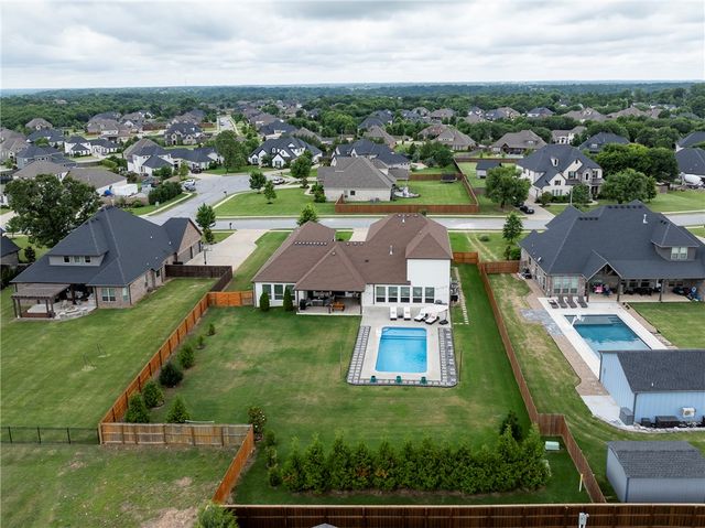 402 Birkshire Road, Cave Springs, AR 72718