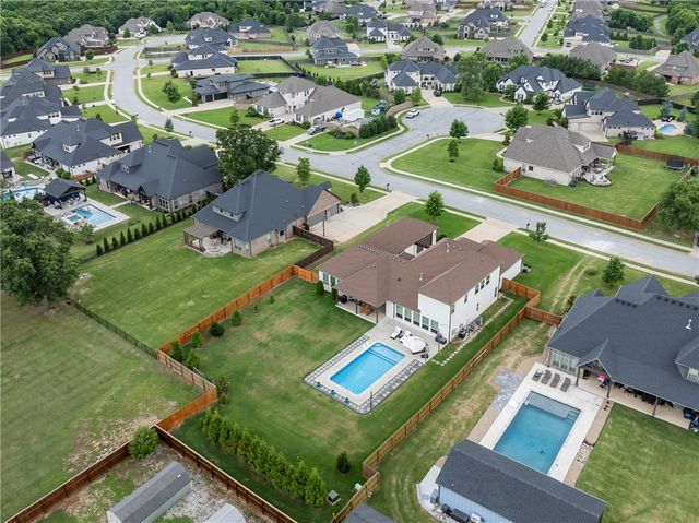 402 Birkshire Road, Cave Springs, AR 72718
