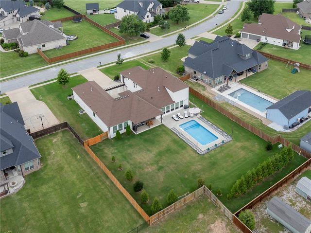 402 Birkshire Road, Cave Springs, AR 72718