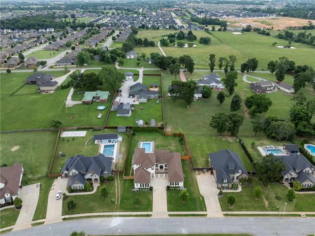 402 Birkshire Road, Cave Springs, AR 72718