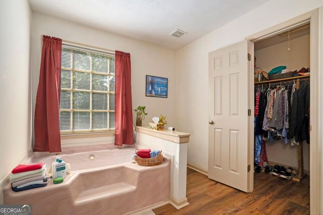 2260 Deer Oaks Trail, Lawrenceville, GA 30044