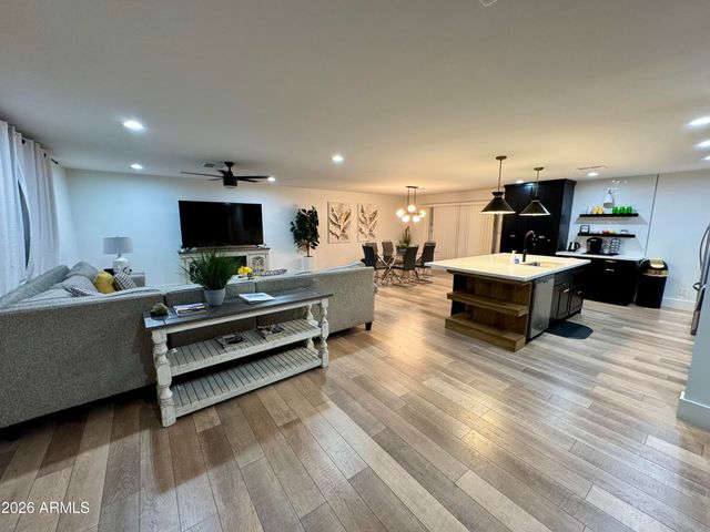 8507 E BONNIE ROSE Avenue E, Scottsdale, AZ 85250