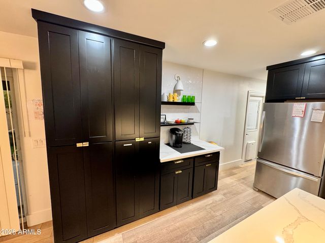 8507 E BONNIE ROSE Avenue E, Scottsdale, AZ 85250