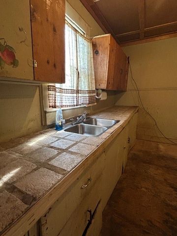 401 E Spruce Street, Whitewright, TX 75491