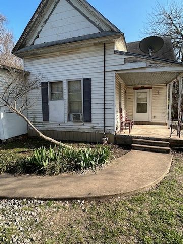 401 E Spruce Street, Whitewright, TX 75491