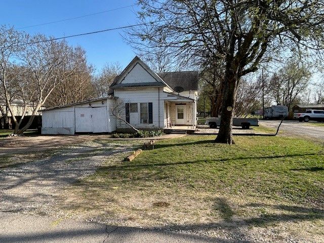 401 E Spruce Street, Whitewright, TX 75491