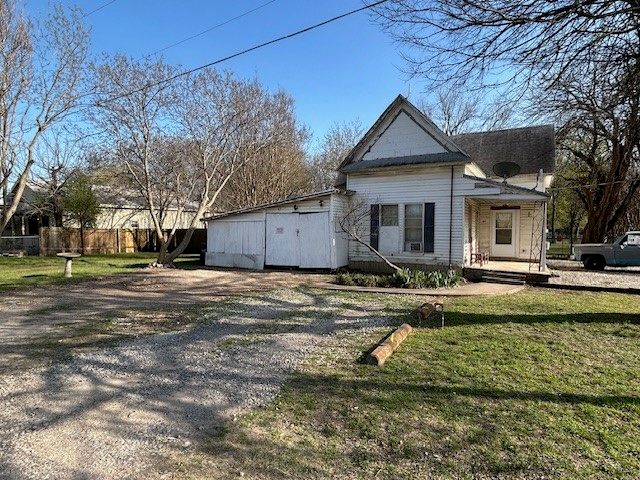 401 E Spruce Street, Whitewright, TX 75491