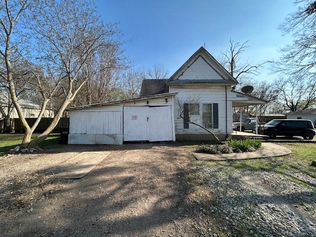 401 E Spruce Street, Whitewright, TX 75491