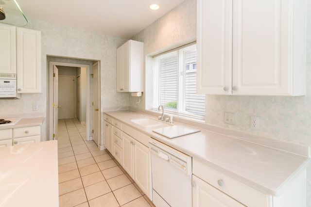 1989 Stonebridge Drive N, Pittsfield Charter Twp, MI 48108