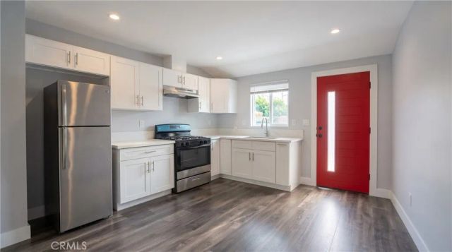 8216 Encino Avenue, Northridge, CA 91325