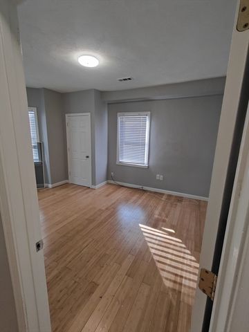30 Vine St 2, Haverhill, MA 01830