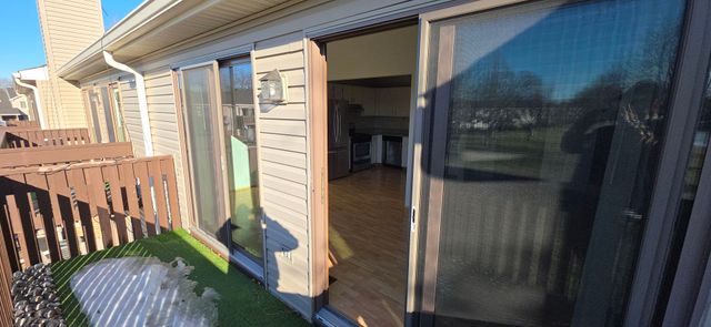 660 Cumberland Trail BB2, Roselle, IL 60172