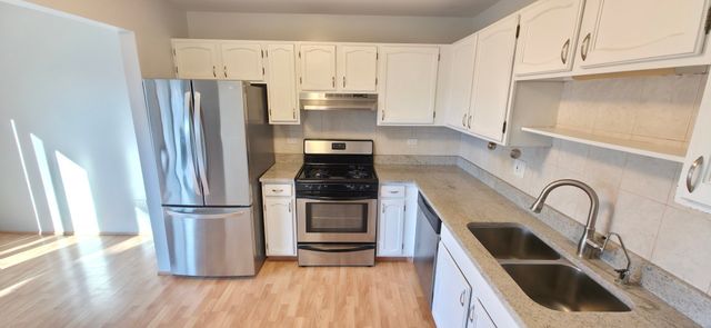 660 Cumberland Trail BB2, Roselle, IL 60172