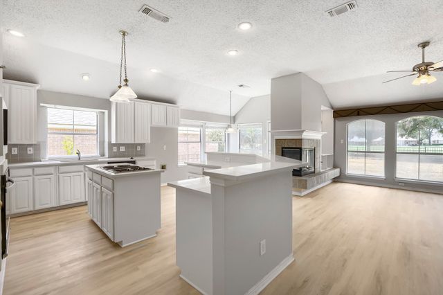 3632 Stone Creek Lane S, Fort Worth, TX 76137