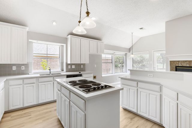 3632 Stone Creek Lane S, Fort Worth, TX 76137