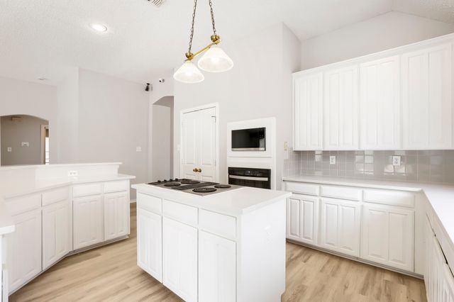 3632 Stone Creek Lane S, Fort Worth, TX 76137