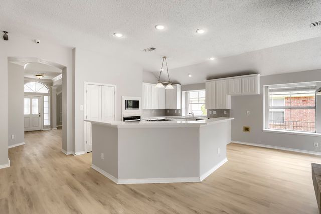 3632 Stone Creek Lane S, Fort Worth, TX 76137