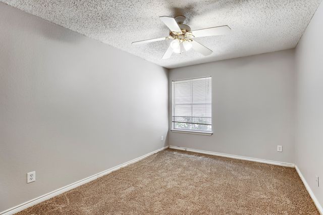 3632 Stone Creek Lane S, Fort Worth, TX 76137