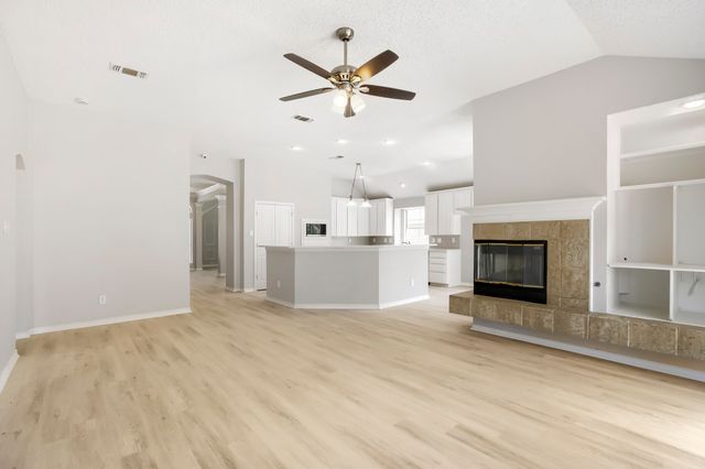 3632 Stone Creek Lane S, Fort Worth, TX 76137