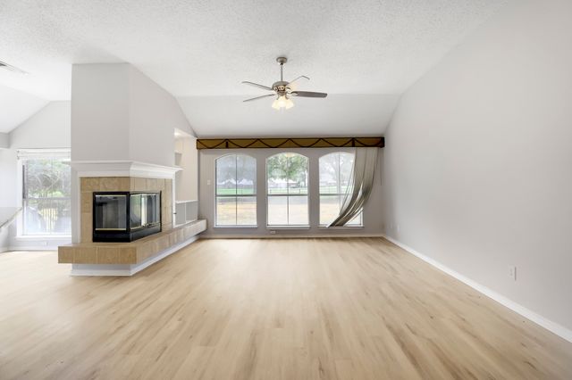 3632 Stone Creek Lane S, Fort Worth, TX 76137