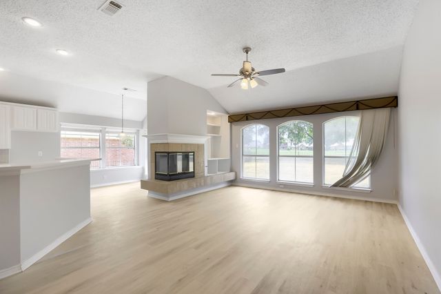 3632 Stone Creek Lane S, Fort Worth, TX 76137