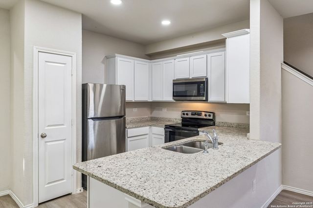 7356 Misty Ridge Dr Apt 14, Converse, TX 78109