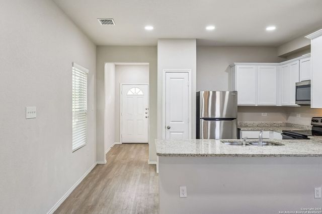 7356 Misty Ridge Dr Apt 14, Converse, TX 78109