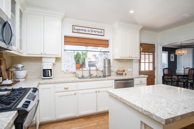 958 E Morton Hill Avenue, Porterville, CA 93257