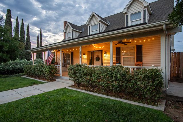 958 E Morton Hill Avenue, Porterville, CA 93257