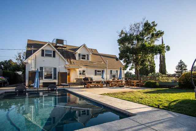 958 E Morton Hill Avenue, Porterville, CA 93257