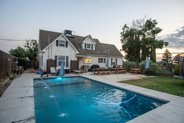 958 E Morton Hill Avenue, Porterville, CA 93257