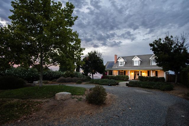 958 E Morton Hill Avenue, Porterville, CA 93257