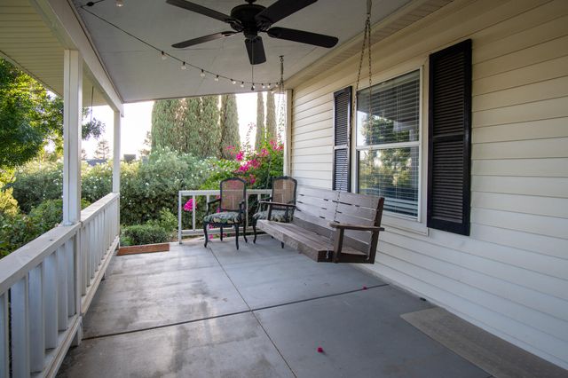 958 E Morton Hill Avenue, Porterville, CA 93257