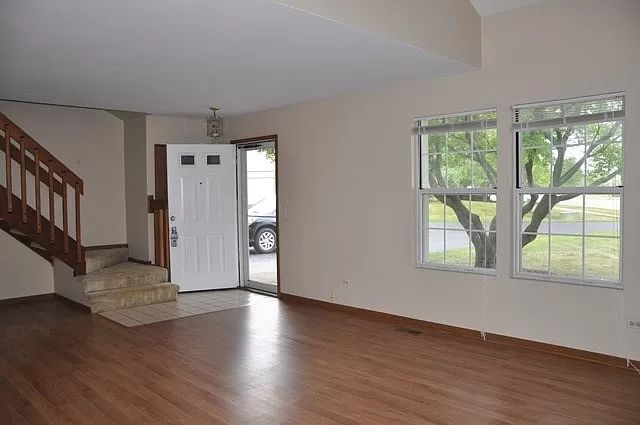 101 S Oakhurst Drive, Aurora, IL 60504