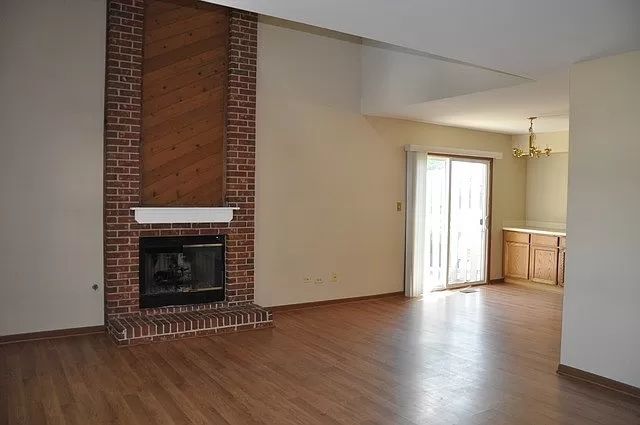 101 S Oakhurst Drive, Aurora, IL 60504