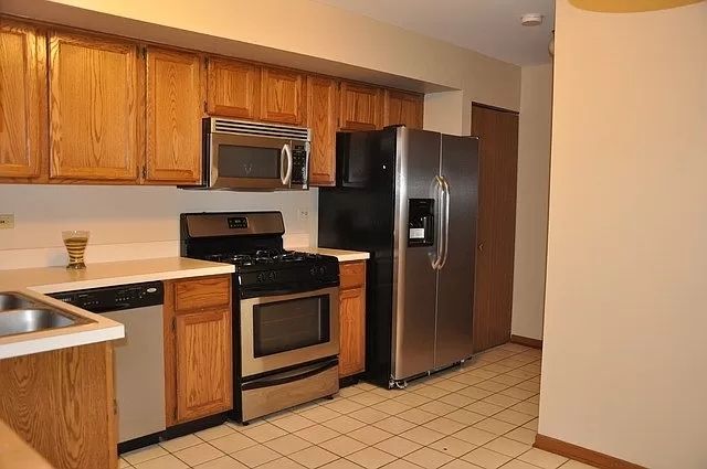 101 S Oakhurst Drive, Aurora, IL 60504