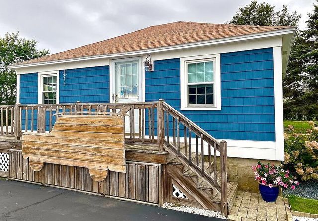 34 Ellery Avenue, Middletown, RI 02842