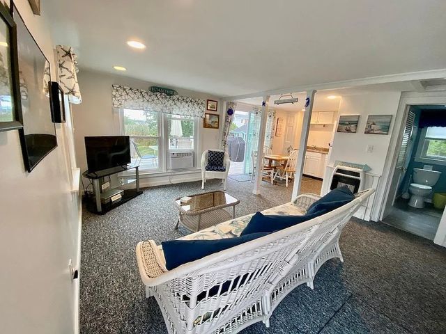 34 Ellery Avenue, Middletown, RI 02842