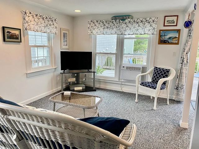 34 Ellery Avenue, Middletown, RI 02842