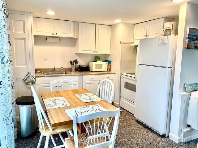 34 Ellery Avenue, Middletown, RI 02842