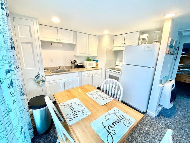 34 Ellery Avenue, Middletown, RI 02842